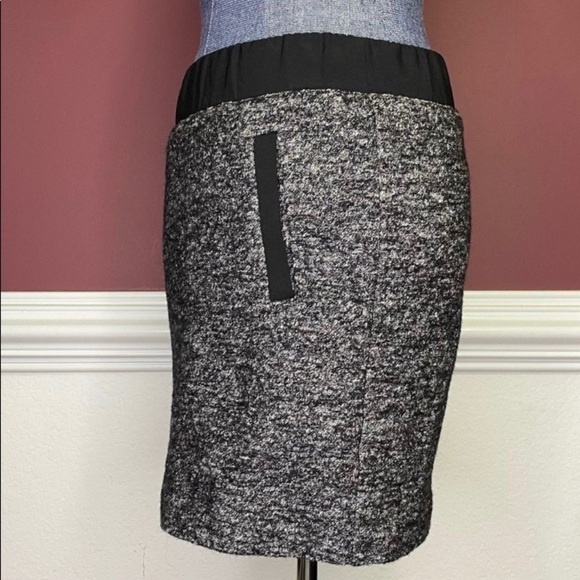 Ann Taylor black midi skirt with pockets - Picture 4 of 4